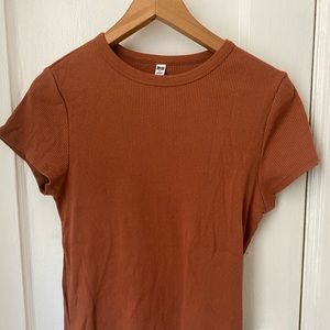 Uniqlo ribbed tee